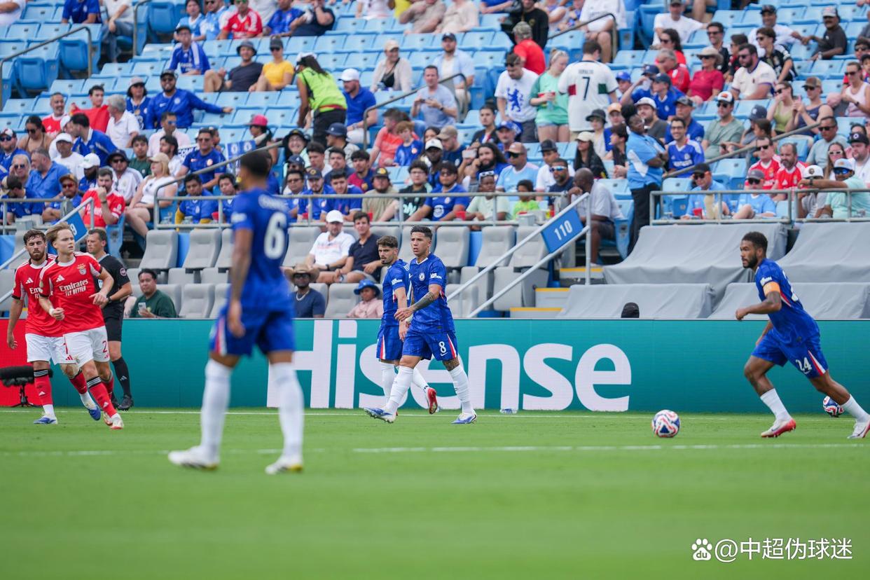 今晨本菲卡临场应变：中超节点到来，球迷炸锅，身体对抗强度拉满