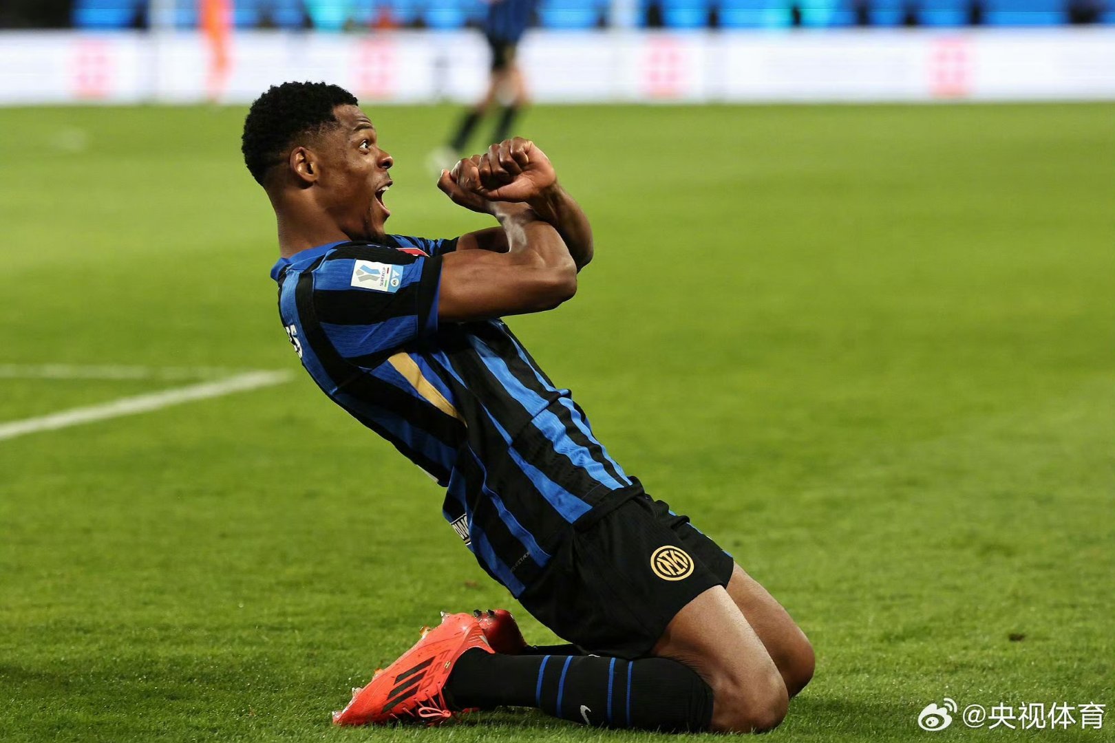 国际米兰集结日远射贴柱,志在足总杯名次提升,震撼外界,团队化学反应显著 国际米兰集结日远射贴柱,志在足总杯名次提升,震撼外界,团队化学反应显著